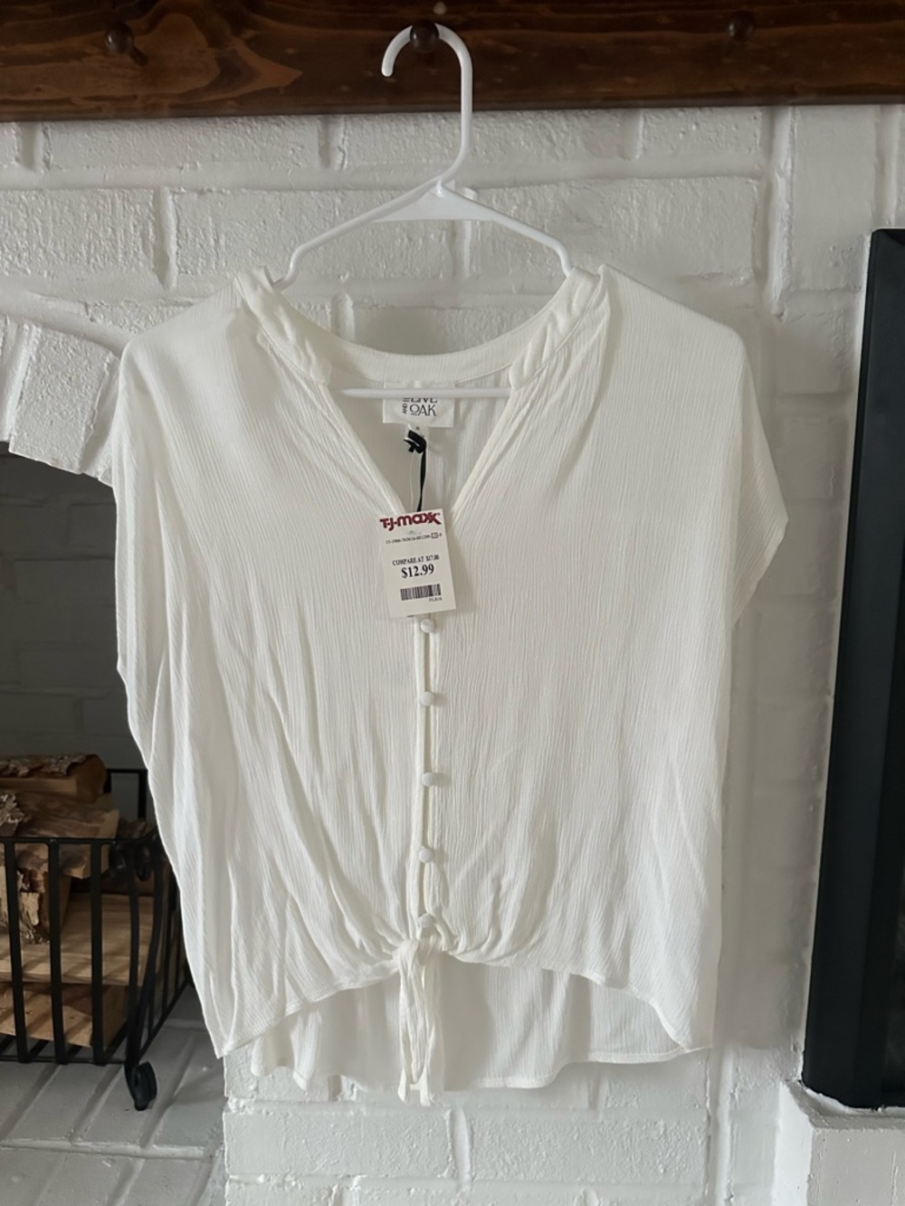 Olive & Oak Cream Button-Front Tie Hem Blouse